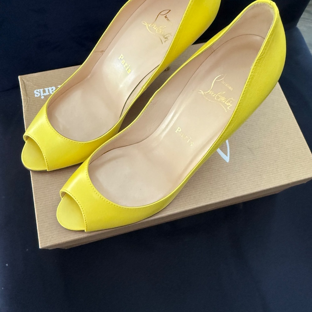 Louboutin YoYo 100 Yellow Peep toe 38.5 EUC - Picture 2 of 7
